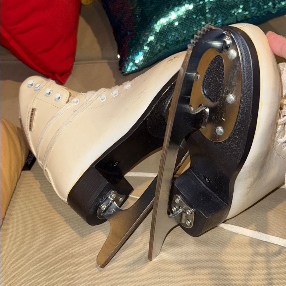 Jackson Women's White Ice Skates size 5. Please ask info - Picture 6 of 6